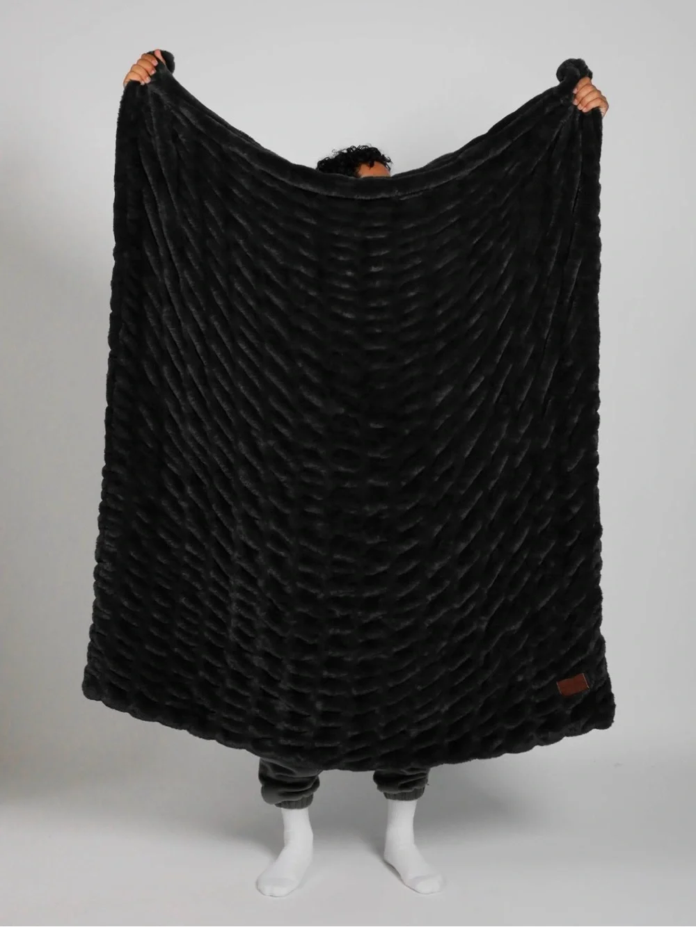 Lux Plush Faux Fur Throw Blanket - Thunder color - Picture 3 of 5